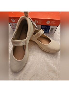 JSport Mary Jane Cream Flats for Women, Size 7, NWT, No Box